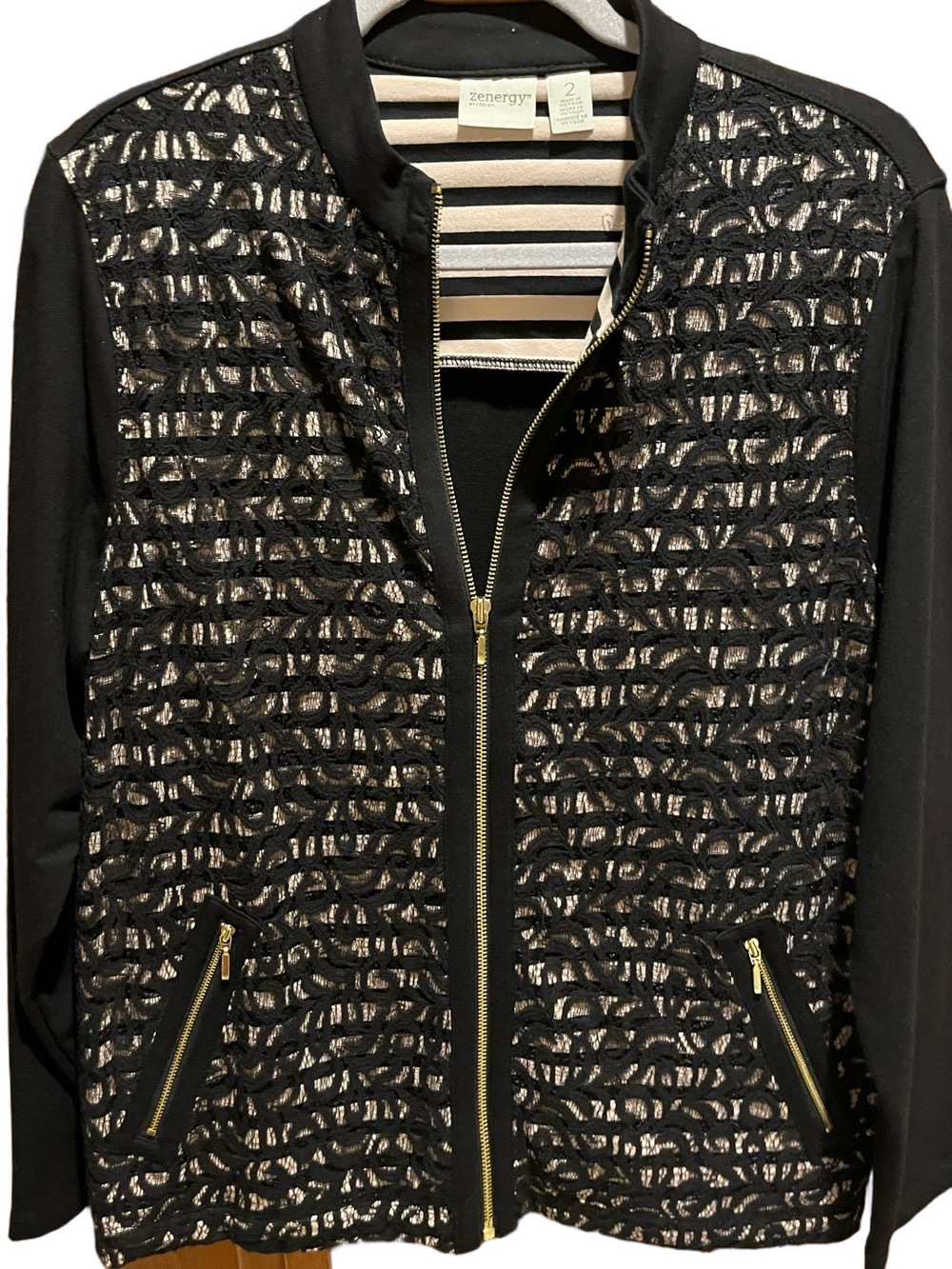 46. WOMENS CHICO’S ZENERGY 2/L DETAIL JACKET